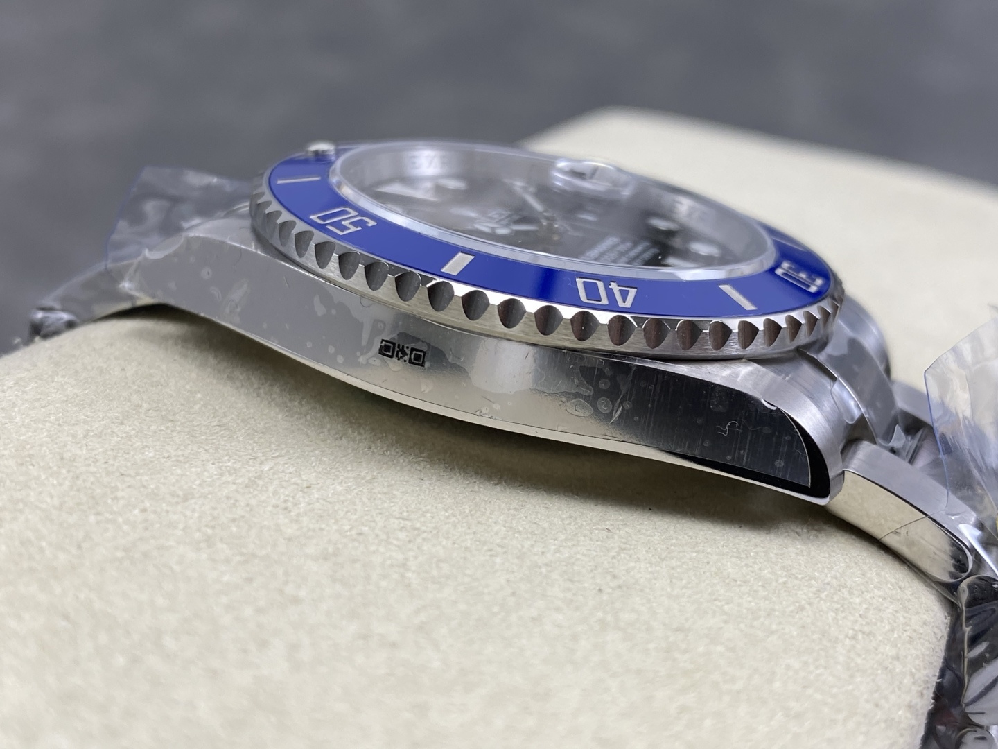 Rolex Submariner with black dial and blue bezel - Image 6