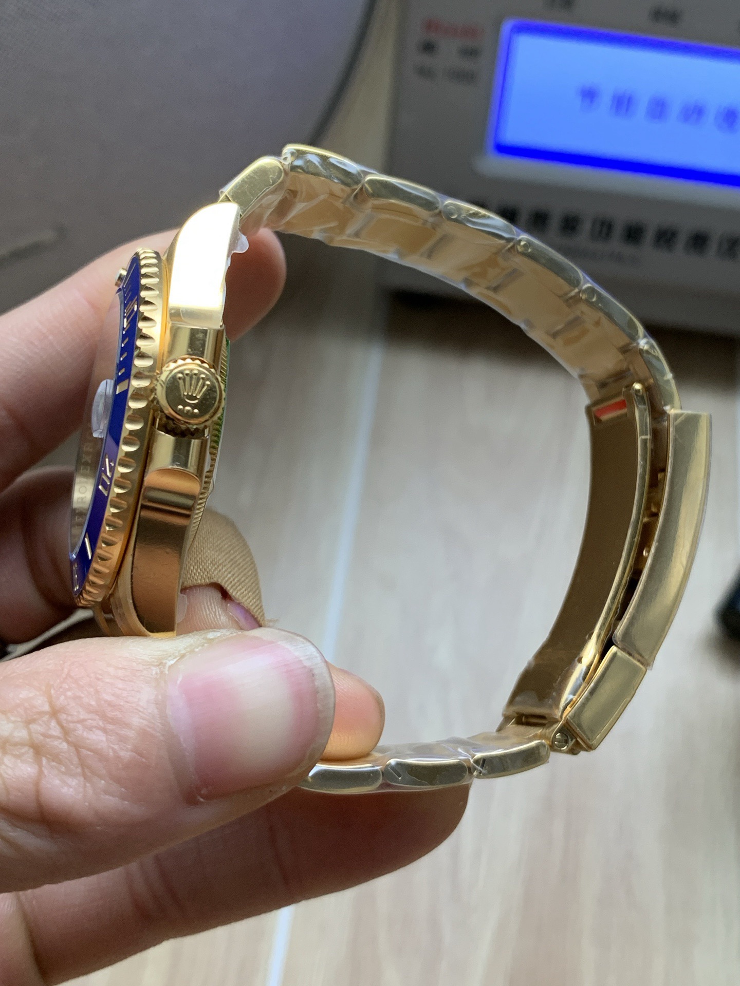 all-gold "Blue Submariner" (Ref. 3235 movement) featuring the latest-version green bezel - Image 7