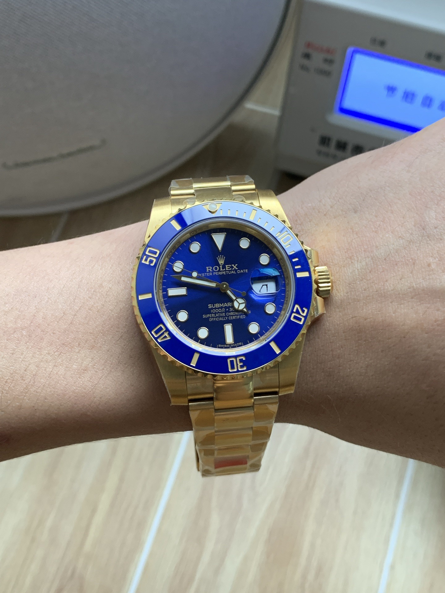 all-gold "Blue Submariner" (Ref. 3235 movement) featuring the latest-version green bezel - Image 8