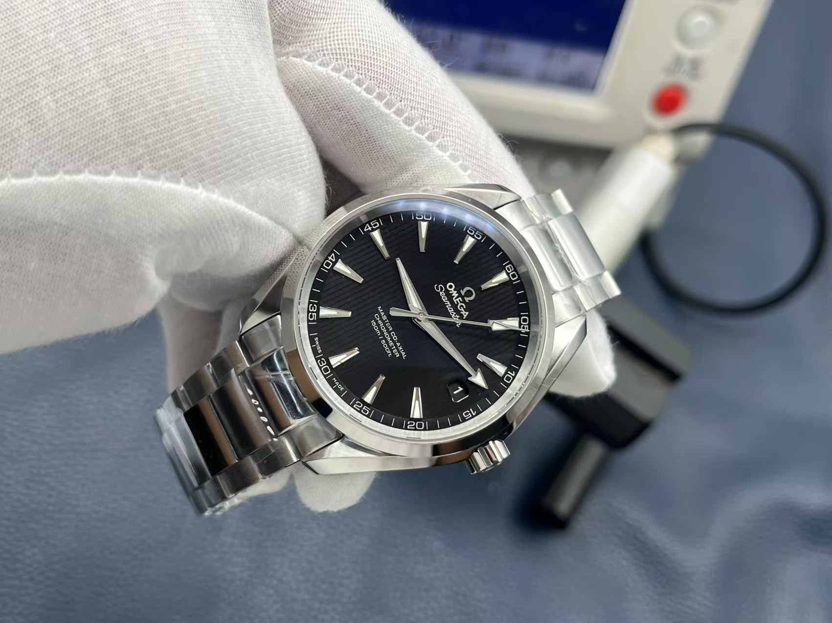 Omega Seamaster featuring the all-new integrated VS 8500 movement - Image 4