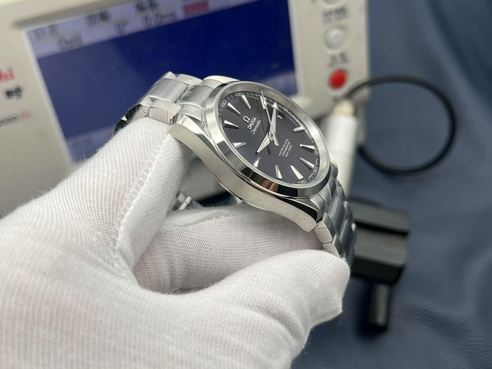 Omega Seamaster featuring the all-new integrated VS 8500 movement - Image 6