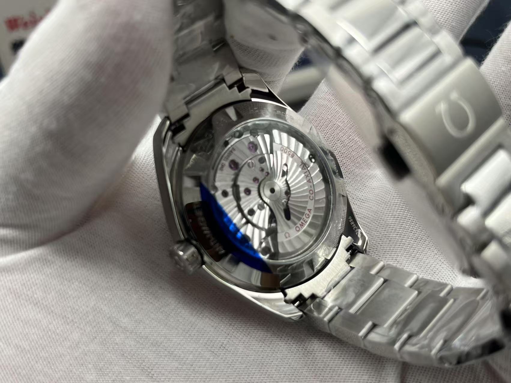 Omega Seamaster featuring the all-new integrated VS 8500 movement - Image 8