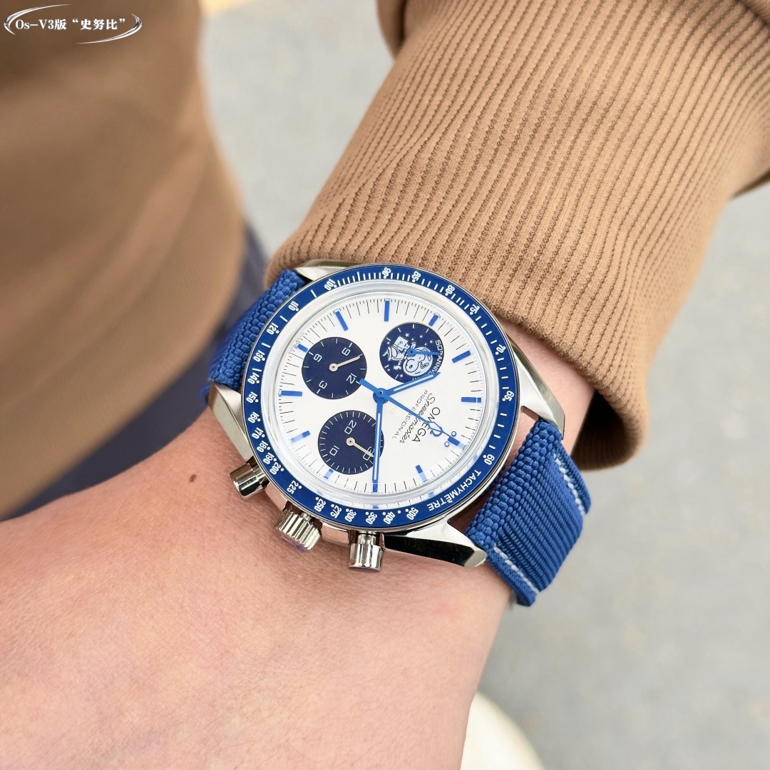 Omega Speedmaster Snoopy 310.32.42.50.02.001 Replica Watch for Sale - Image 2