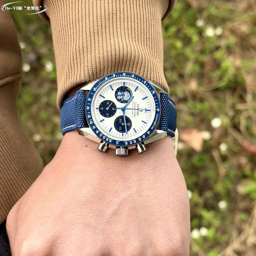 Omega Speedmaster Snoopy 310.32.42.50.02.001 Replica Watch for Sale - Image 3