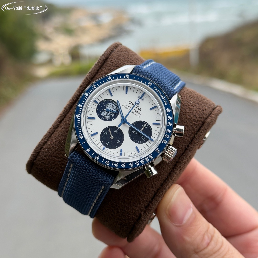 Omega Speedmaster Snoopy 310.32.42.50.02.001 Replica Watch for Sale - Image 4