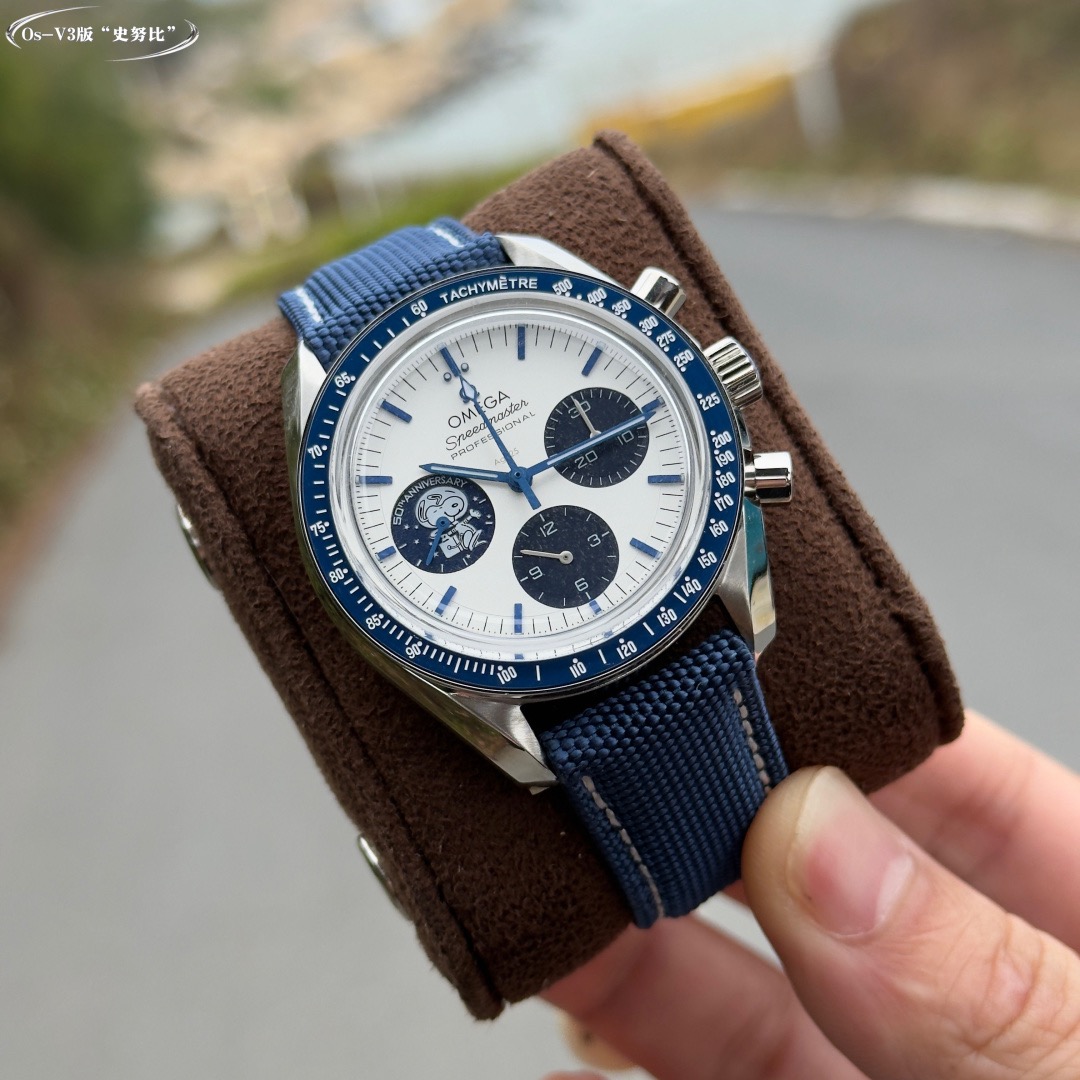 Omega Speedmaster Snoopy 310.32.42.50.02.001 Replica Watch for Sale - Image 5