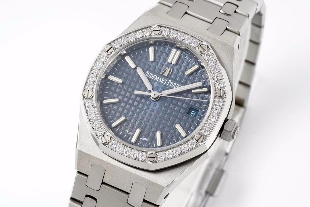 Audemars Piguet Royal Oak Ladies Automatic Watch 34mm, Ref.77350 / 77351 – Style 03 - Image 3