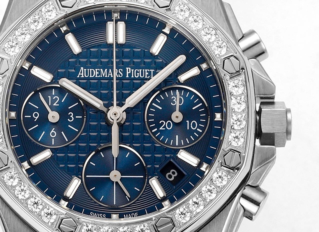 Audemars Piguet Royal Oak 37mm Ladies Automatic Chronograph Watch, Diamond Bezel Rubber - Image 9