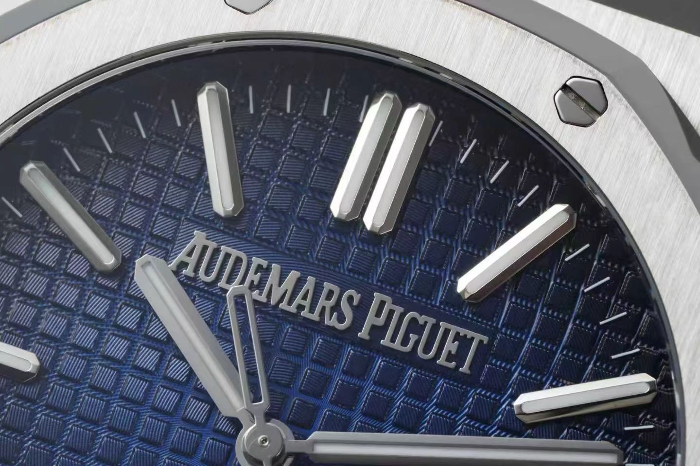 Audemars Piguet Royal Oak 15510 41mm Automatic Mechanical Watch – Style 01 - Image 4