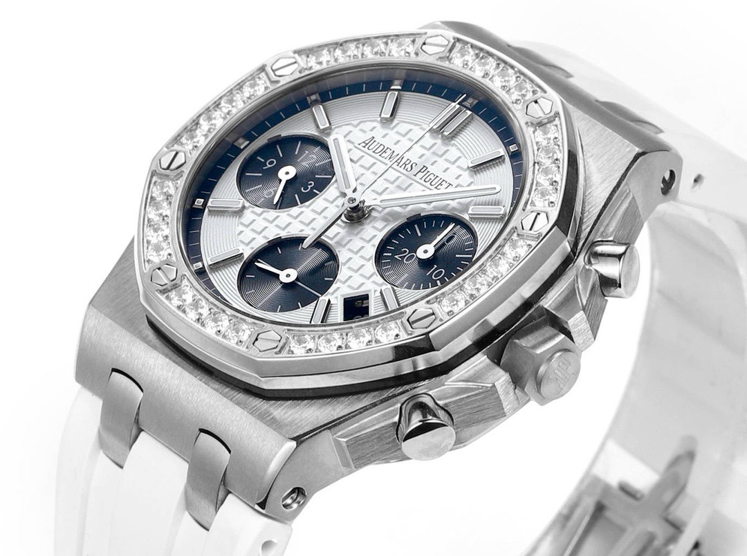 Audemars Piguet Royal Oak 37mm Ladies Automatic Chronograph Watch, Diamond Bezel Rubber - Image 3