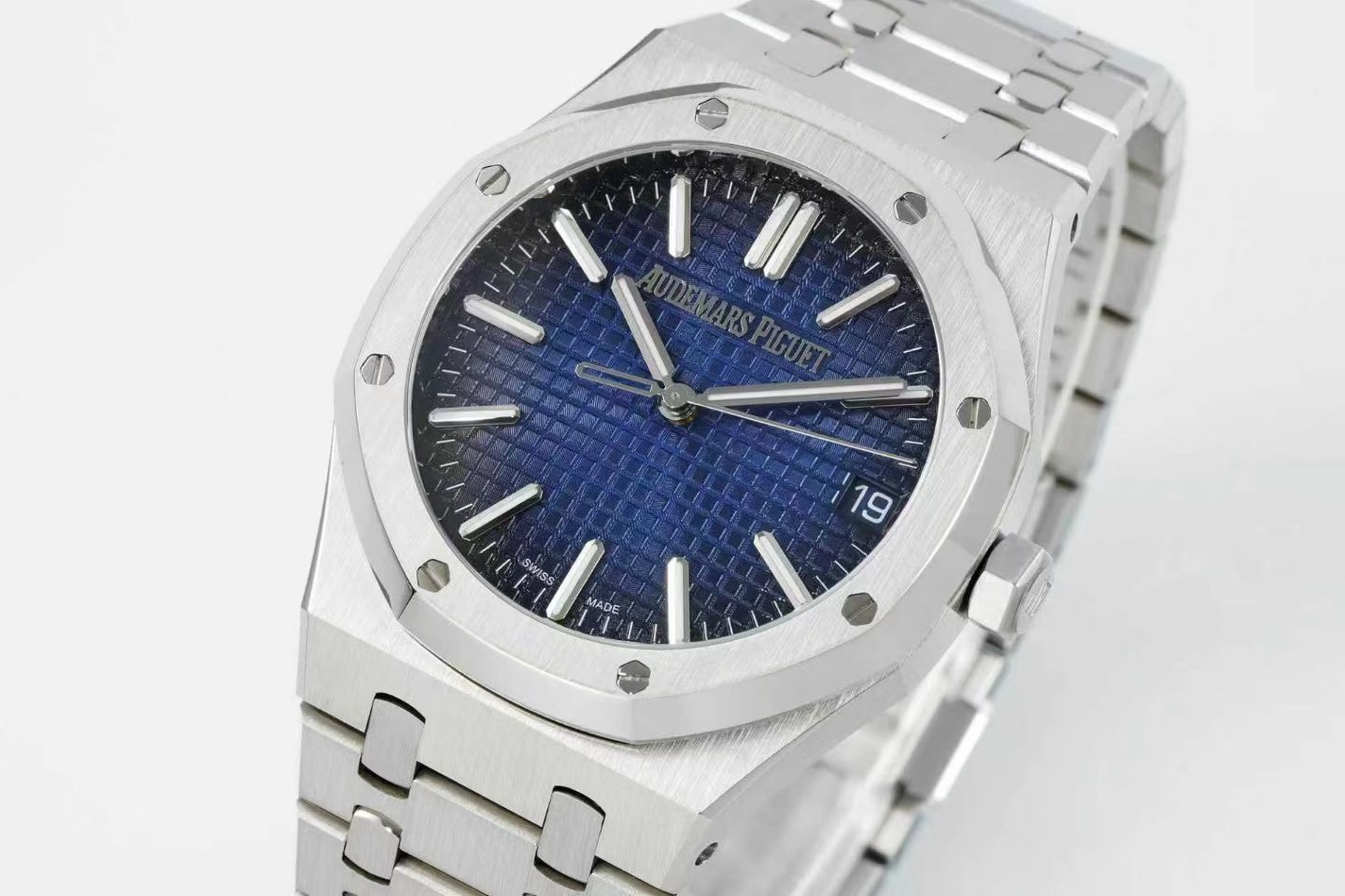 Audemars Piguet Royal Oak 15510 41mm Automatic Mechanical Watch – Style 01 - Image 3