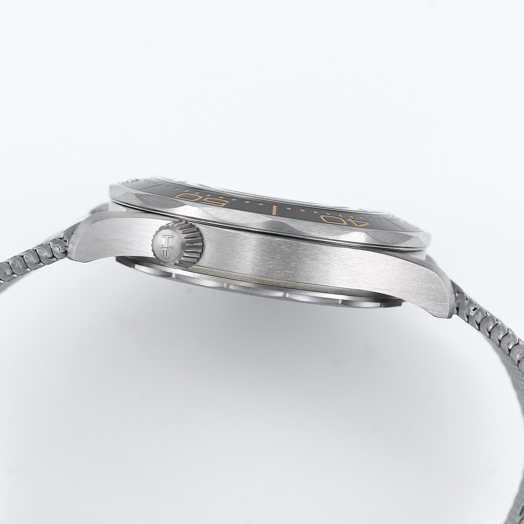 Omega Seamaster ER Upgraded Titanium Bronze Gold 007 – Gold Dial Style 03 - Image 5