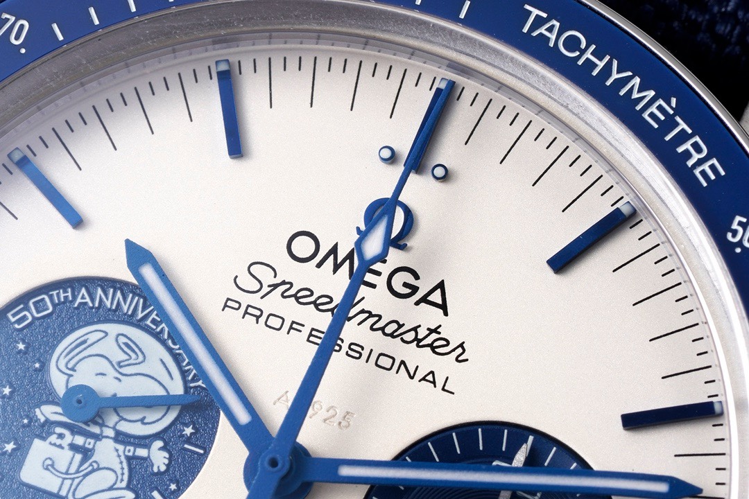 Omega Speedmaster Moonwatch 3861 Caliber Moonshine 18K Gold Chronograph 42mm – Gold - Image 5