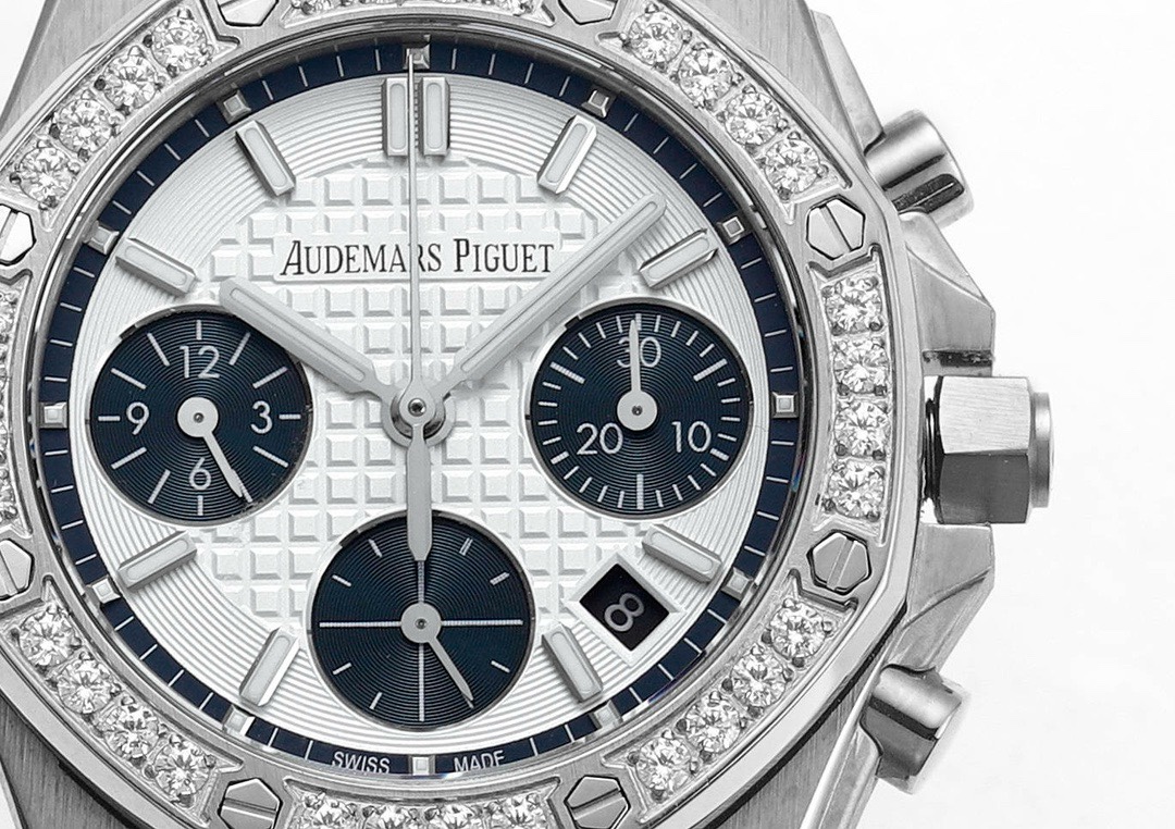 Audemars Piguet Royal Oak 37mm Ladies Automatic Chronograph Watch, Diamond Bezel Rubber - Image 9