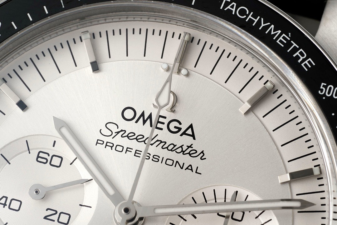 Omega Speedmaster Moonwatch 3861 Caliber Moonshine 18K Gold Chronograph 42mm – Gold - Image 5