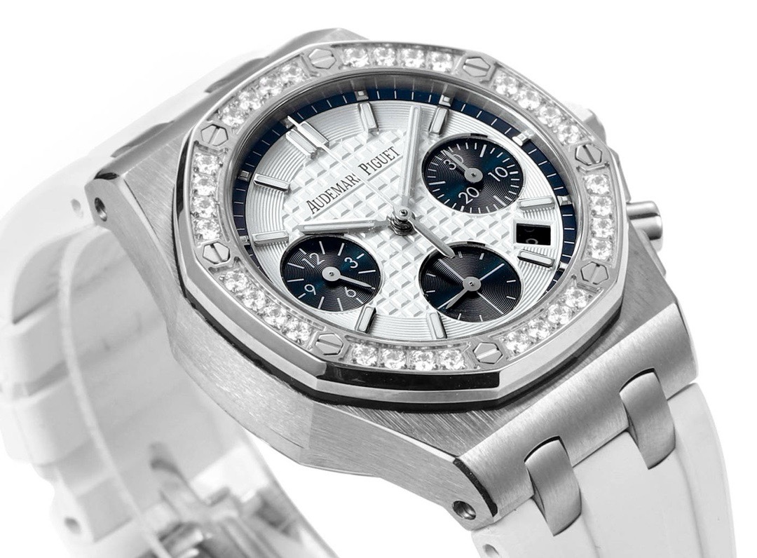 Audemars Piguet Royal Oak 37mm Ladies Automatic Chronograph Watch, Diamond Bezel Rubber - Image 4
