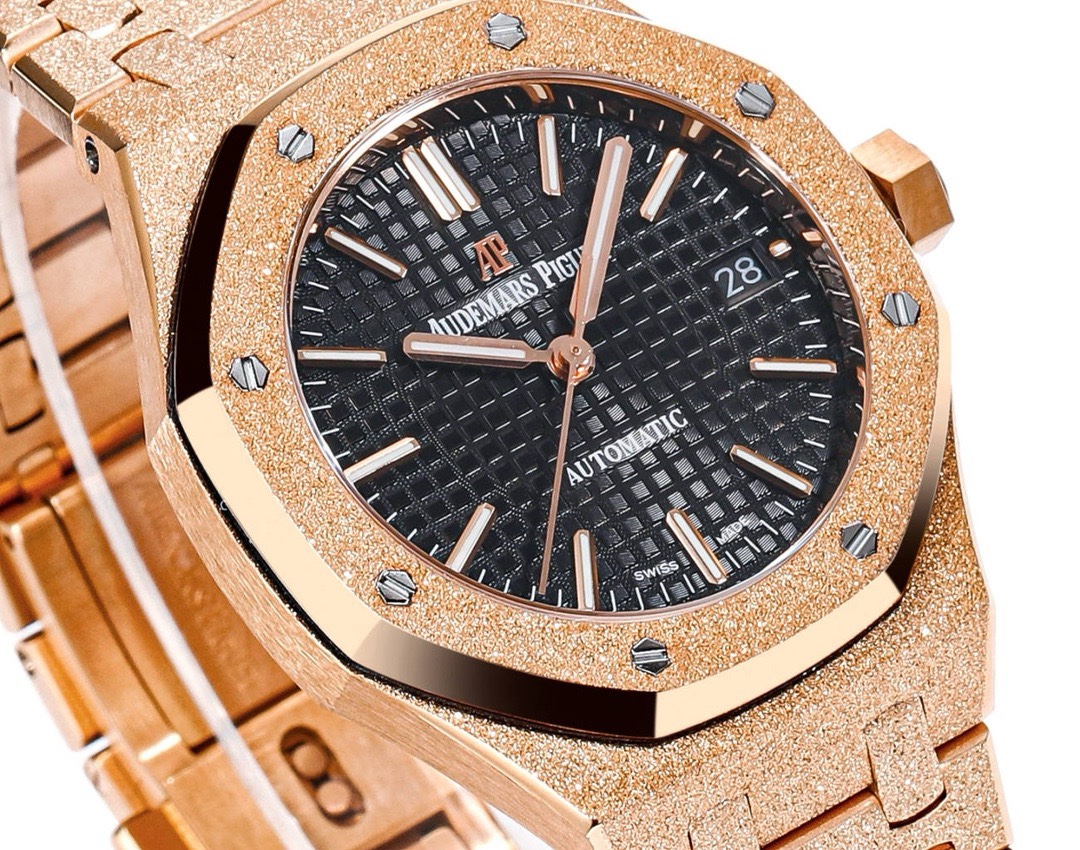 Audemars Piguet Royal Oak 37mm 15454 Frosted Gold Ladies Automatic – Gold Dial Style 03 - Image 3