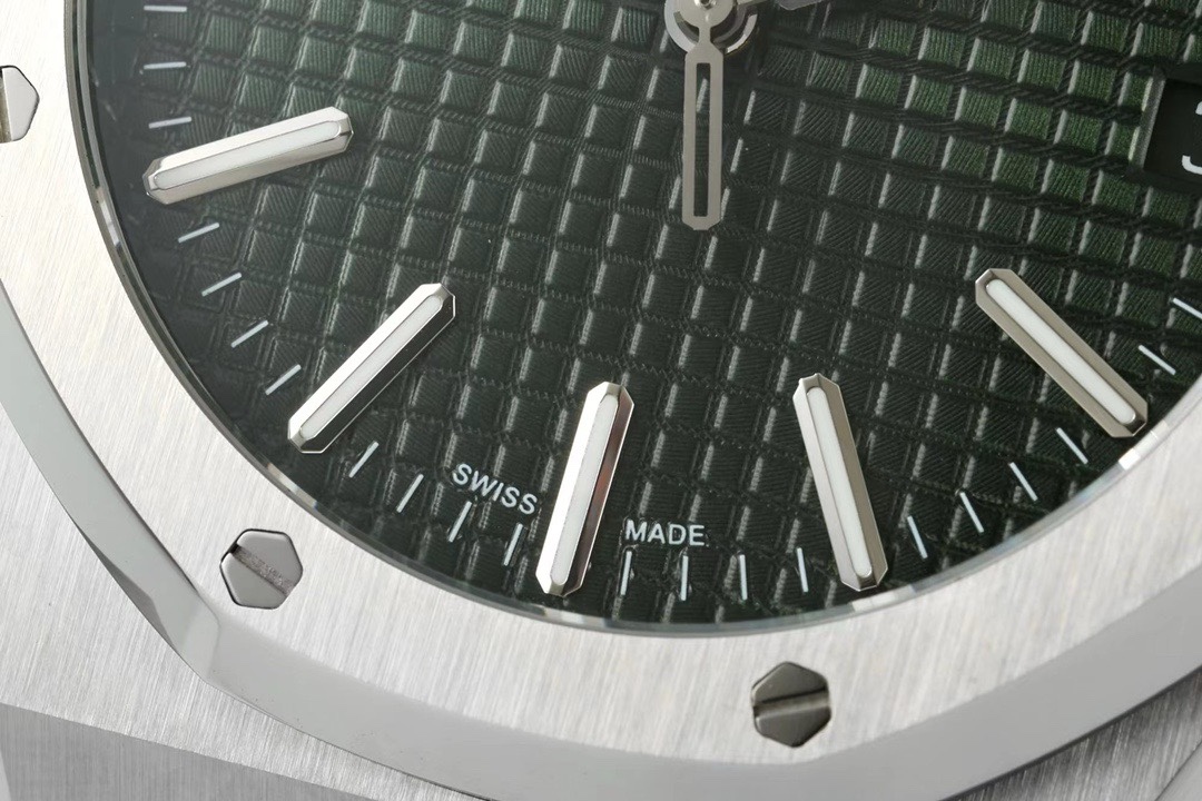Patek Philippe Nautilus 5711 Mechanical Watch, Factory Cal.324 Movement - Image 5