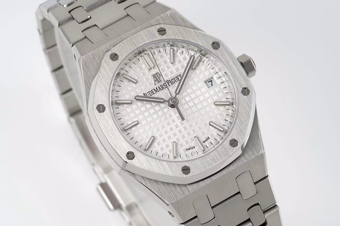 Audemars Piguet Royal Oak Ladies Automatic Watch 34mm, Ref.77350 / 77351 – Style 02 - Image 3