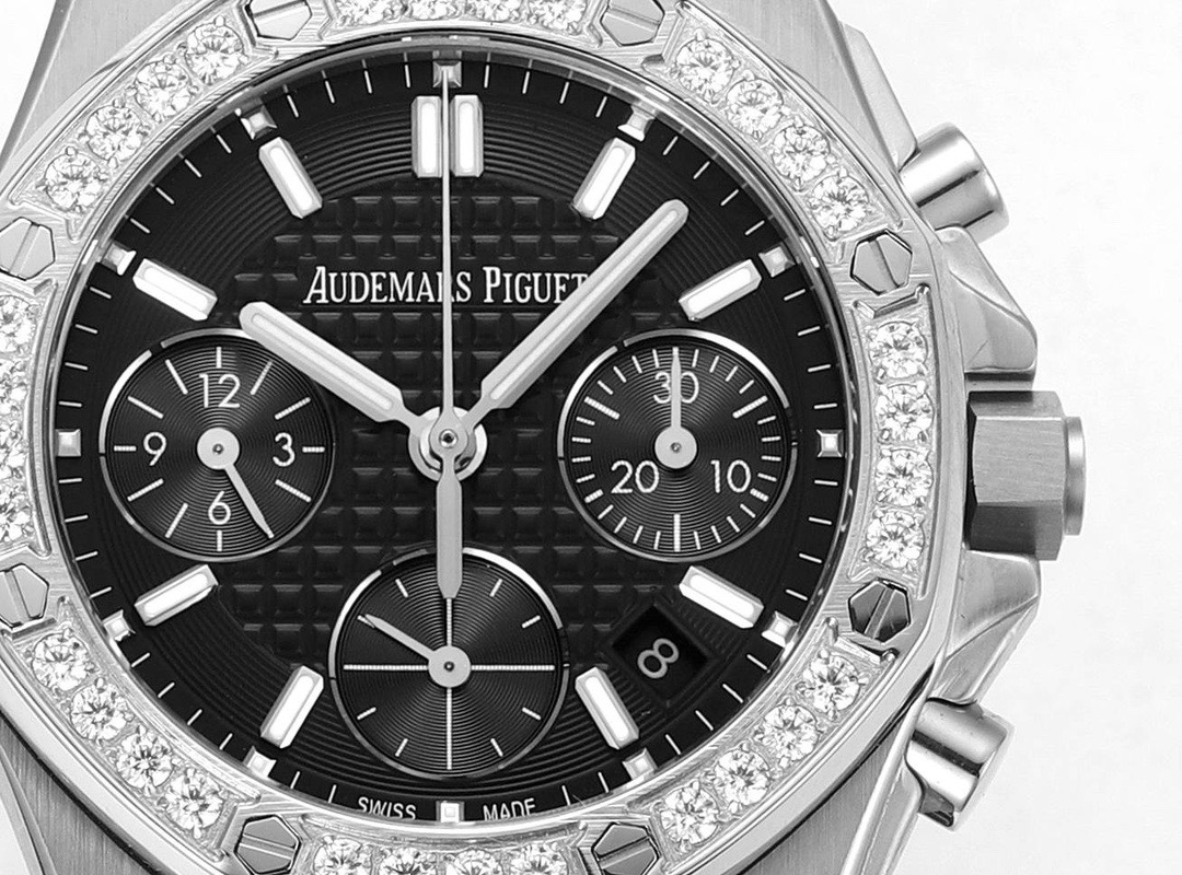 Audemars Piguet Royal Oak 37mm Ladies Automatic Chronograph Watch, Diamond Bezel Rubber - Image 9