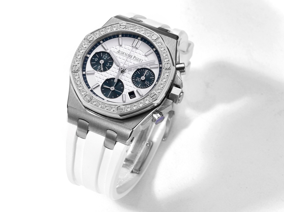 Audemars Piguet Royal Oak 37mm Ladies Automatic Chronograph Watch, Diamond Bezel Rubber - Image 2