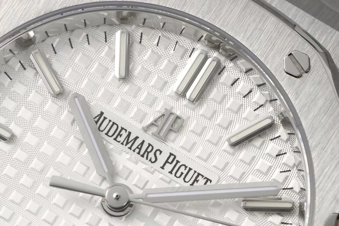 Audemars Piguet Royal Oak Ladies Automatic Watch 34mm, Ref.77350 / 77351 – Style 02 - Image 4