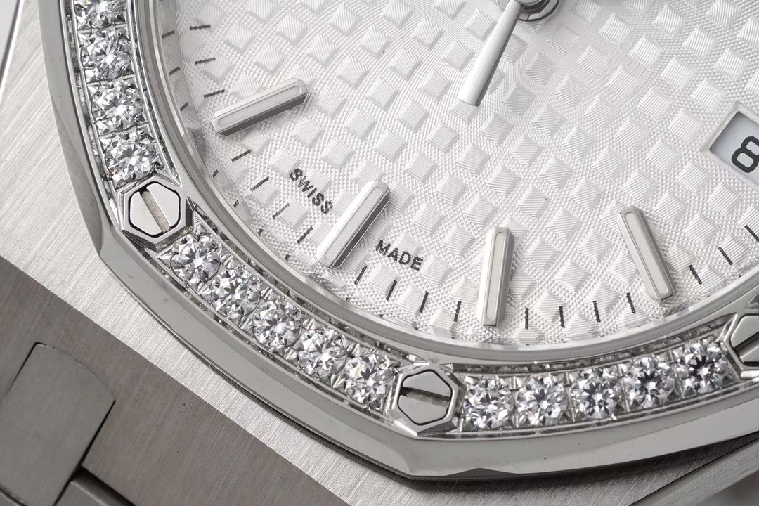 Audemars Piguet Royal Oak Ladies Automatic Watch 34mm, Ref.77350 / 77351 – Style 02 - Image 5